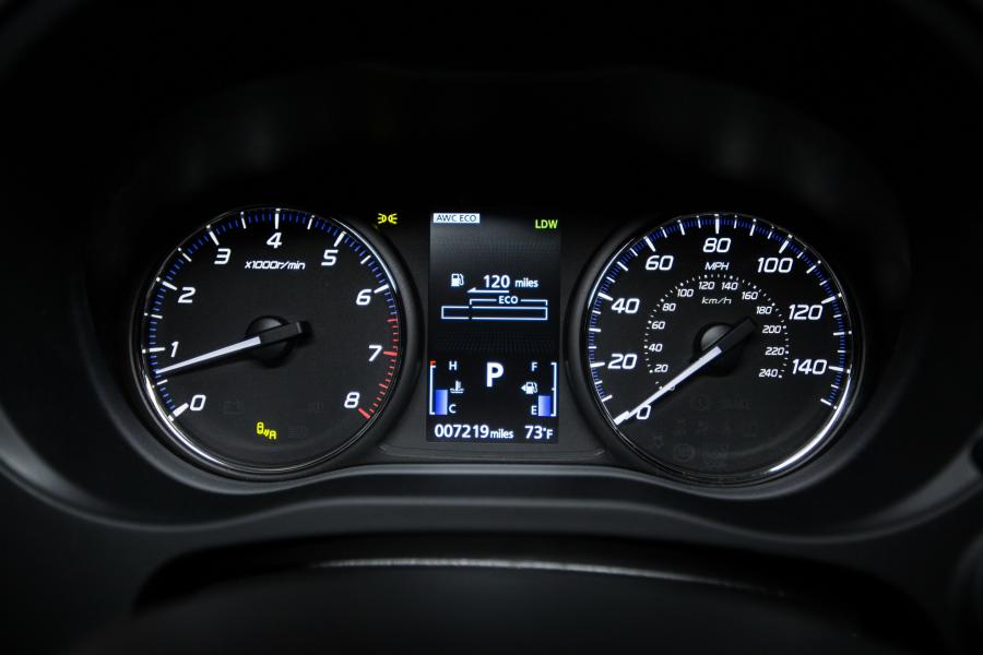 Панель приборов Mitsubishi Outlander GT 2016 года  (фото 36 из 56)